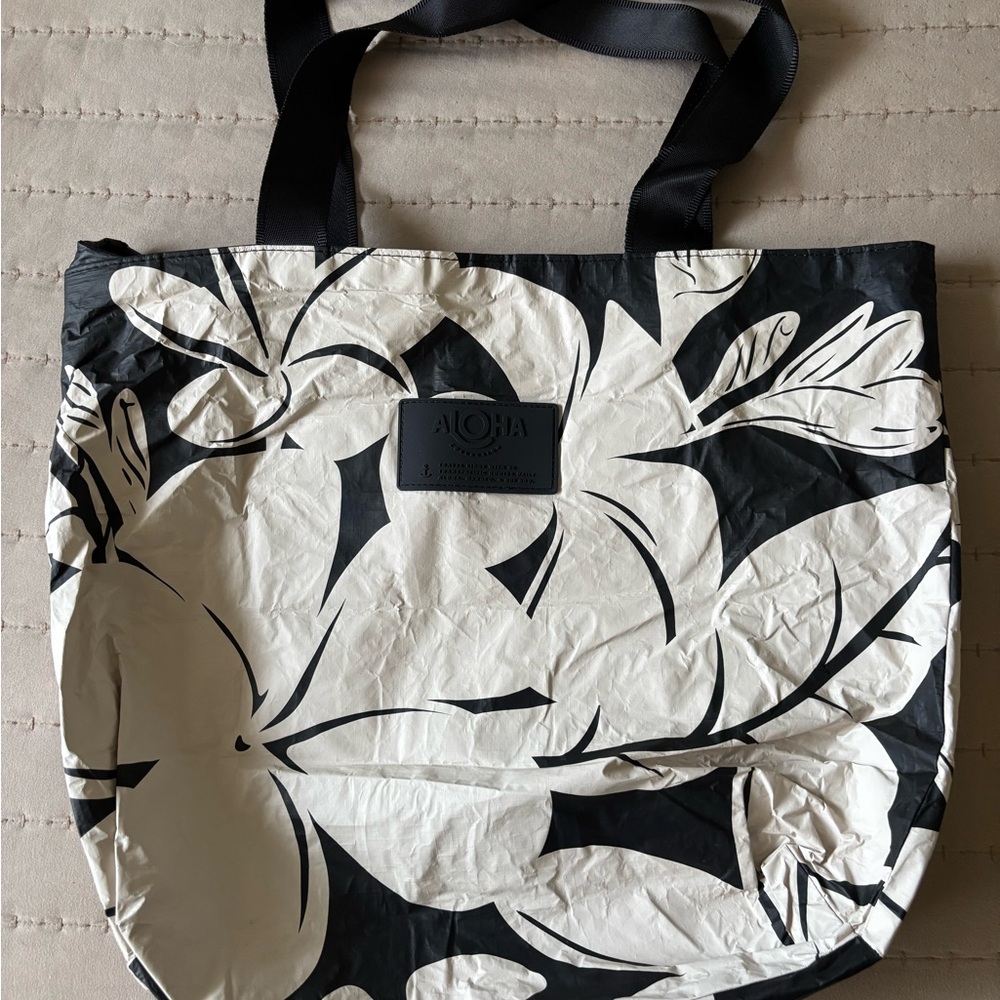 ALOHA Collection Black and White Floral Day Tripper Tote Bag